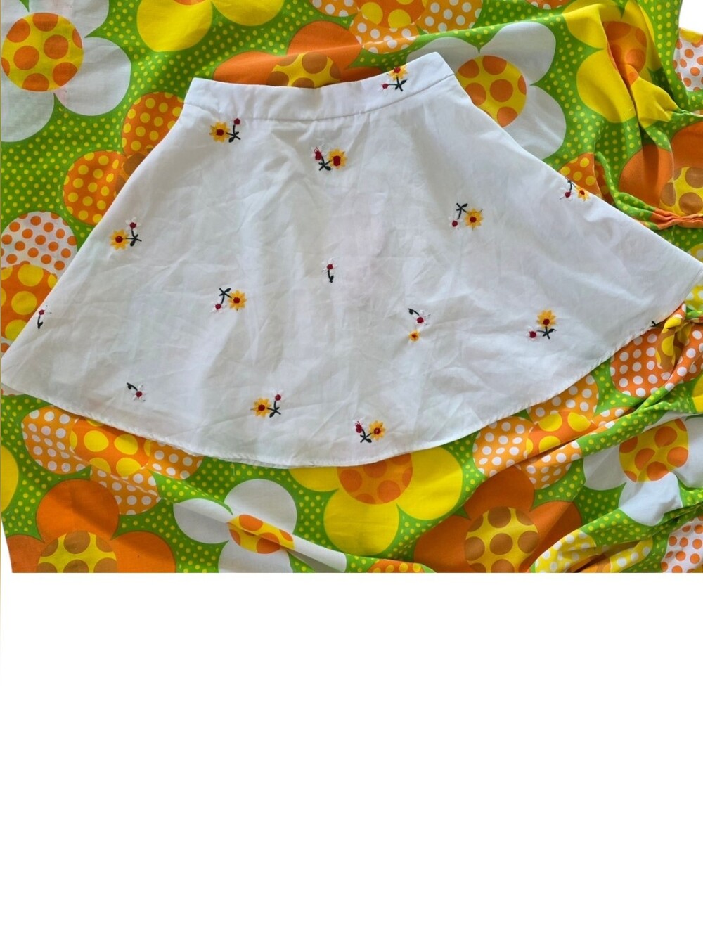 Sweetheart Skirt Embroidered White Poplin Cotton Skirt - Lined Micro Daisy Print